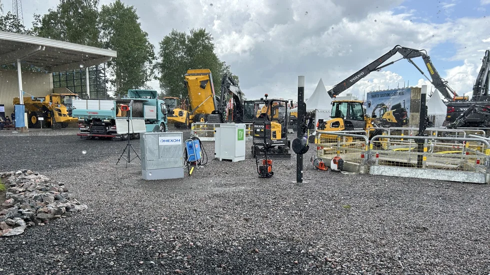 Vid 13.25 öste regnet ner ute på Volvo. Se fler bilder nedan!