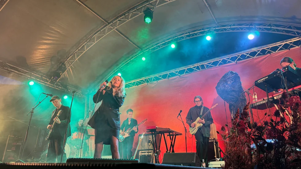 Annika Norlin och Jonas Teglund spelar på Skyltens Innergård 16 augusti 2024