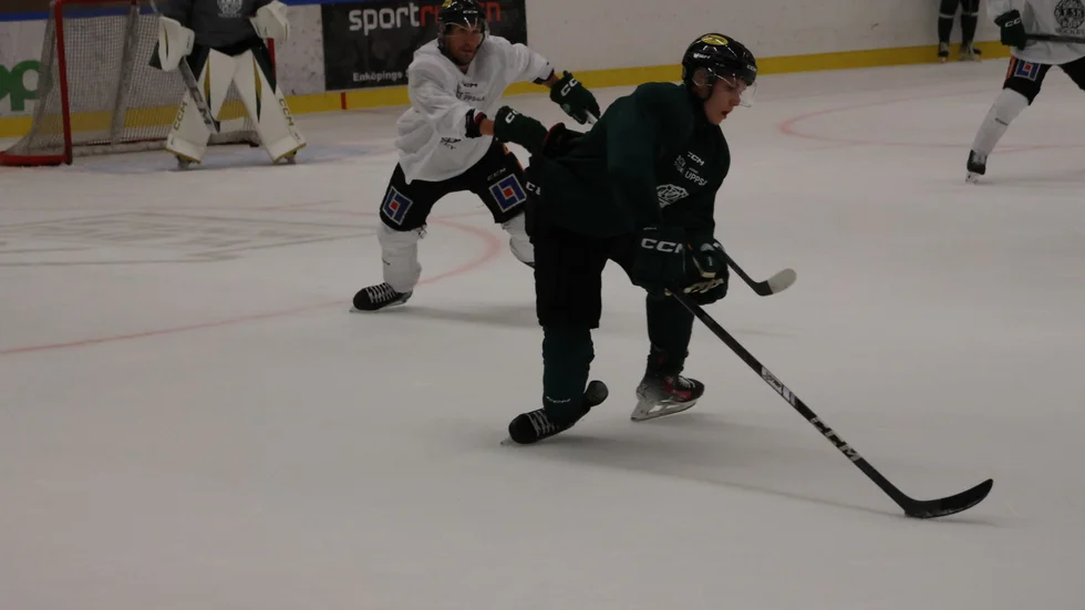 Alfred Aalto på sin första träning med ESK Hockey. 