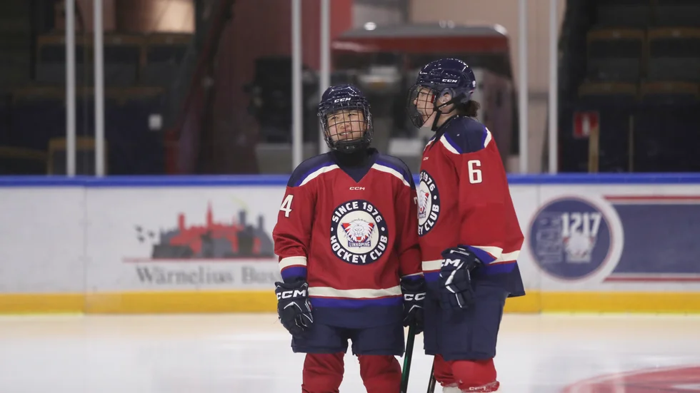 SDHL-premiär i kväll för Haruka Toko och Lindsay Agnew mot Skellefteå på fredagskvällen.