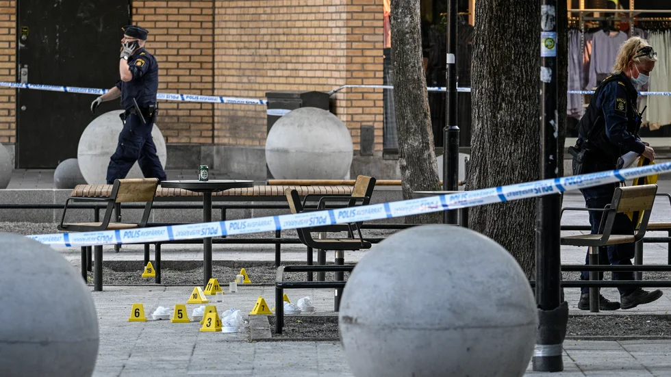 Det var den 10 juni förra året som fyra personer träffades i en skottlossning i Farsta centrum. Två av dem dog – var av en Eskilstunabo.
