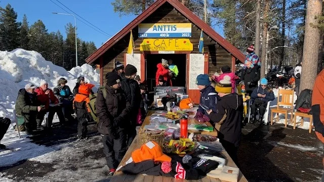 Prisbord för ungdomarna väckte stort intresse.