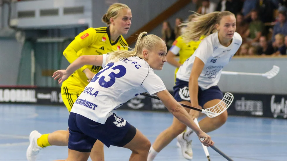Elin Roos och Endre inledde starkt, men föll klart mot Täby i Södervärn.