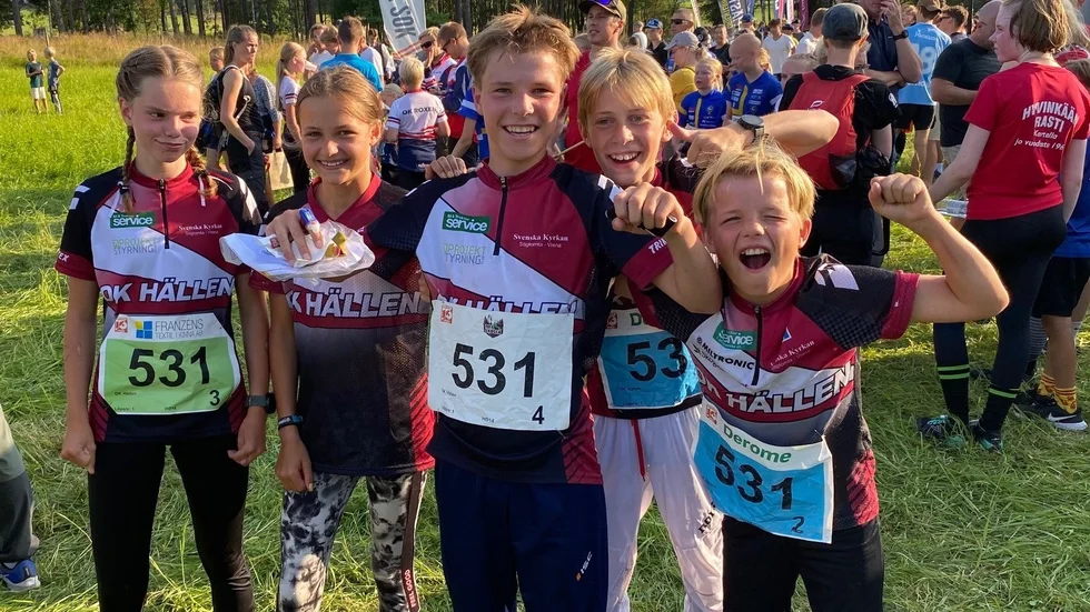 Glada OK Hällen-orienterade efter andraplatsen på ungdoms Tiomila.