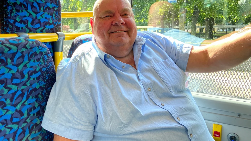 Thomas Klasson åker alltid buss och är nöjd med Östgötatrafiken.
