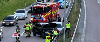 Trafikolycka på Bärbyleden – bilar krockade med räcke