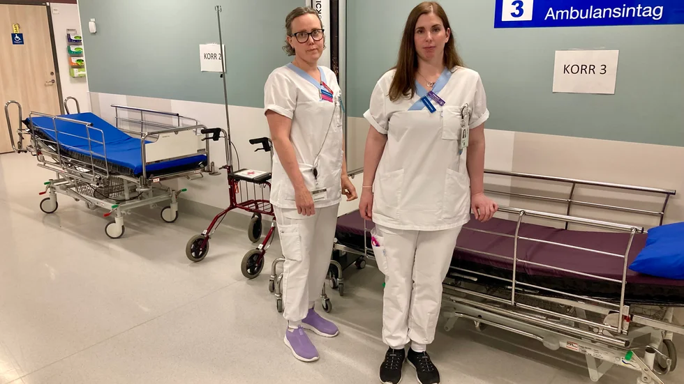 Sjuksköterskorna Anna Eriksson och Viktoria Strand berättar att patienter riskerar vårdskador när de vårdas i korridoren på akuten.