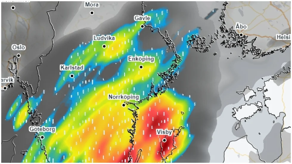 SMHI:s väderkarta visar ovädret som rört sig in över Sverige. Bilden är tagen klockan 13.05 på söndagen.
