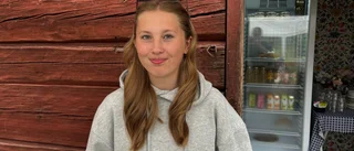 Kelly, 14, fick nej från kommunen – fixade eget sommarjobb