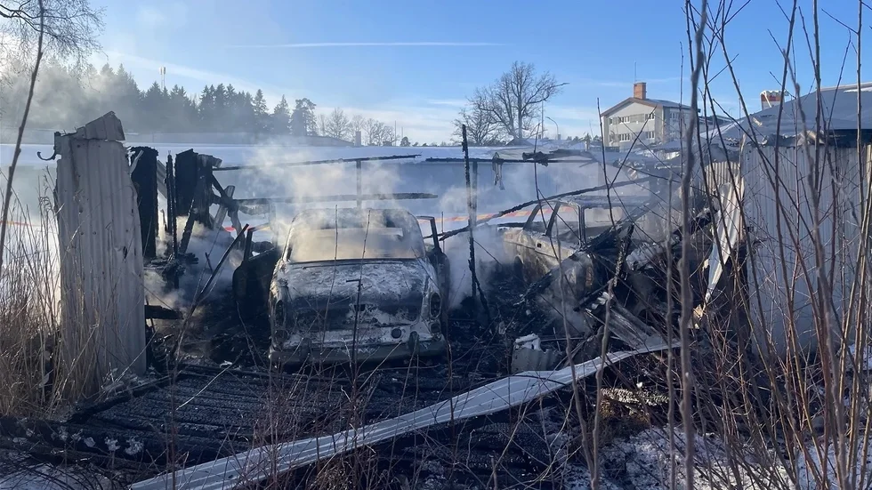 Så här såg det ut efter branden på Skäggebyvägen i Finspång på onsdagskvällen.
