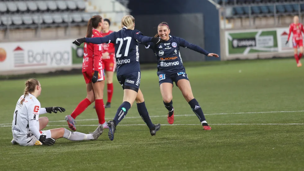 Ronja Osman Ingberg jublar i LFC-tröjan. Fler måljubel kan det bli när hon nu är klar som A-lagsspelare för Linköping FC. 