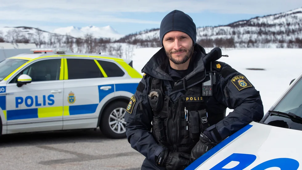 Polisen utlovar en intensiv trafikbevakning under påsken. "Förvänta er fler poliser än vanligt", säger Andreas Lestander, områdespolis i Arjeplog. (Arkivbild)