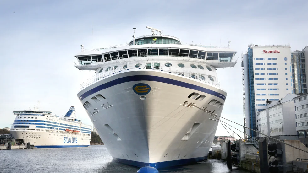 M/S Birka Stockholm blev M/S Birka Gotland. Här vid kaj i Värtahamnen i Stockholm. Gotlänningens ledarskribent finner "misstaget" patetiskt, när den ettåriga kryssningsrutten skulle firas och påstigande kryssningsresenärer i Visby först inte omfattades av kampanjen. 
