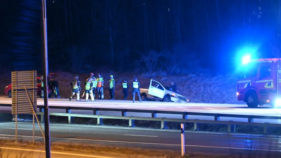 Flera bilar ska ha voltat på E22 under torsdagseftermiddagen. 