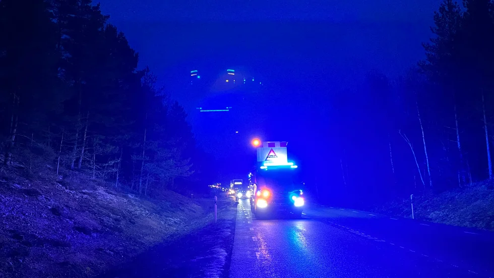 Blåljus vid olycksplatsen.