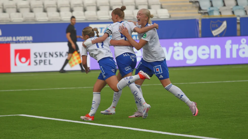 Alexandra Hellekant, My Cato och Wilma Leidhammar jublar i IFK Norrköpings 2-0-seger mot Kristianstad.