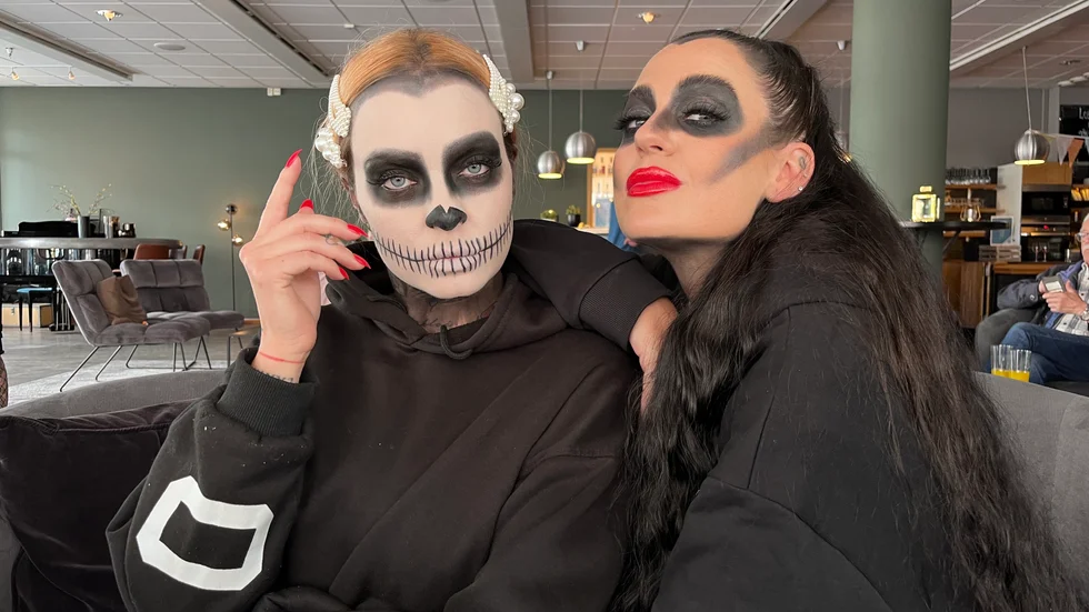Scarlet och Thirsty är i Boden för att visa upp sin mörka musik i en ljus miljö.