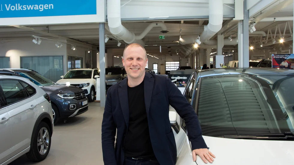 Mats Müller, försäljningschef på Norrlands bil i Luleå, ser positivt på regeringens incitament men är tveksam till att förslaget ger önskad effekt.