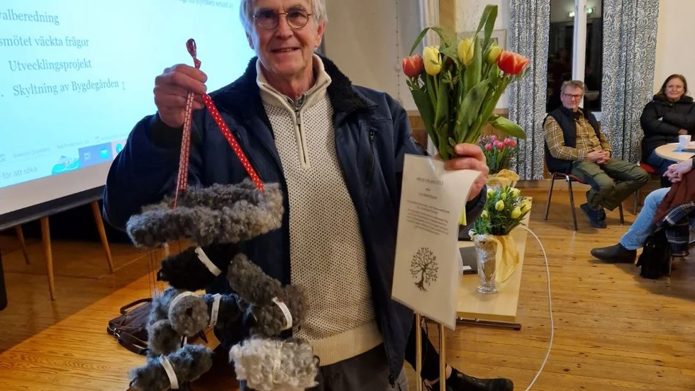 Kulturprisvinnaren Carl-Henrik Eliasson med vandringspriset.