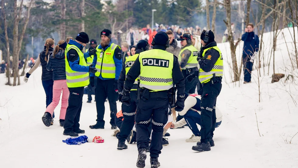 Polis och säkerhetspersonal fick rycka in under ett bråk.