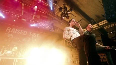 FARTFYLLT. Alle Hagman och hans gäng får publiken att studsa som gummibollar.