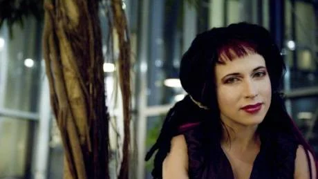 Andra kvinnan någonsin. Dessutom är Sofi Oksanen den yngsta som fått Nordiska rådets litteraturpris. Därmed är hon också 450.000 kronor rikare.