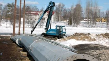 STOLPFALL. Delar av Vattenfalls ombyggnad av kraftledningsnätet till Aitikgruvan och Malmfälten kan stoppas tillfälligt av stolpfallet.