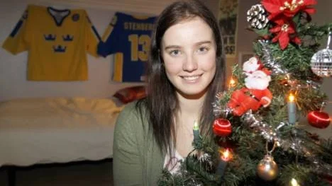 Hockeytjejen Rebecca Stenberg firar jul med två landslagsturneringar bakom sig - och minst en framför sig. Turneringssegern i Finland följs av en ny cup i Schweiz.