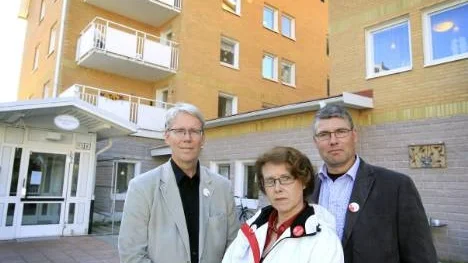 Källbogården göras om till ett trygghetsboende och istället byggs två nya vård- och omsorgsboenden i centrala Piteå nästa höst. Det utlovar kommunalrådet Peter Roslund, socialnämndens ordförande Agnetha Eriksson och Mats Johansson, som arbetar över hela länet för Socialdemokraternas räkning.