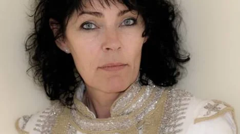 Stina Berge tar hjälp av musiker som Zilverzurfarn, Karin Renberg och Stig Vig på nya skivan "Stina".
