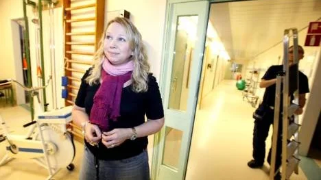 Öjebyns vårdcentral måste rätta mun efter matsäcken. När många patienter väljer en privat vårdgivare förlorar landstingets vårdcentraler inkomster. Som en första sparåtgärd kommer vårdcentralen i Öjebyn att minska sina lokaler, den paviljong/korridor där sjukgymnasterna huserar sägs upp och personalen flyttar in i en intilliggande korridor, förklarar verksamhetschefen Camilla Brännström.