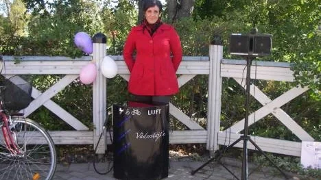 Monika Ökvist, Roknäs, står bakom namnvalet av Piteås nya cykelpump.