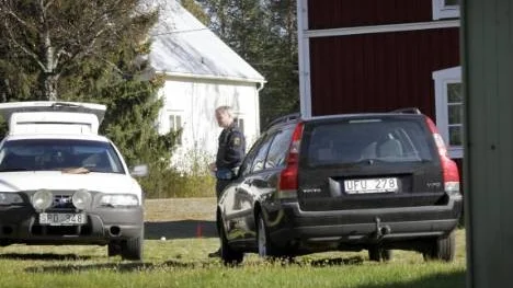 Det var vid tre-tiden på morgonen den 17 september som de båda makarna väcktes av två rånare.