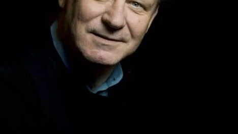 Stellan Skarsgård spelar professor Erik Selvig, inte bara en utan troligen fem gånger på vita duken. Förs-sta filmen är "Thor" som har premiär på fredag.
