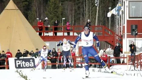 Charlotte Kalla avgjorde damloppet på sista varvet när hon åkte ifrån Ida Ingemarsdotter och Anna Haag.