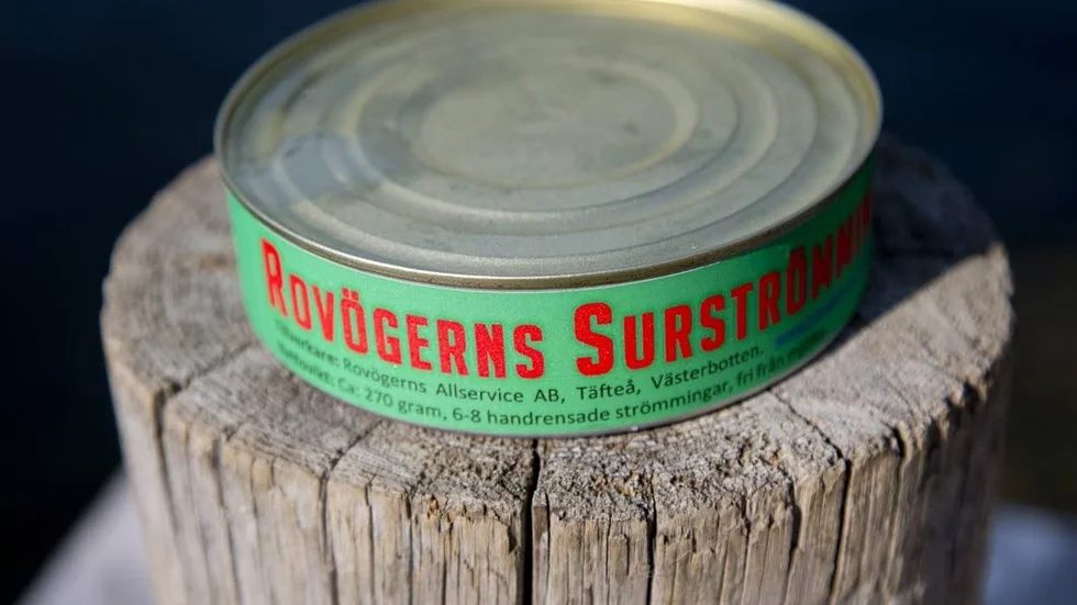 Kasseras. Jäsnngen gick galet och 3500 burkar surströmming måste kasseras.