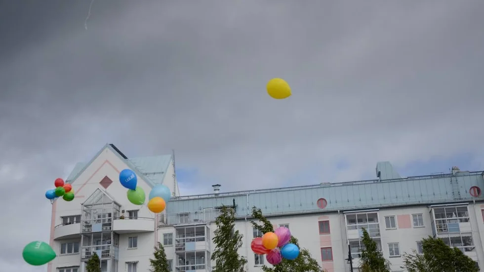 Invigning. Ballonger steg och regn föll när Södra strand öppnades för i sommar.