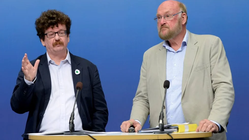 Förslag presenteras. Regeringens samordnare Lars Stjernkvist (S) och Gunnar Hedberg (M) presenterar sina förslag på vad som behövs för ett ökat mottagande av flyktingar i kommunerna under en pressträff i Bella Venezia i Rosenbad.
Foto: Bertil Ericson / TT