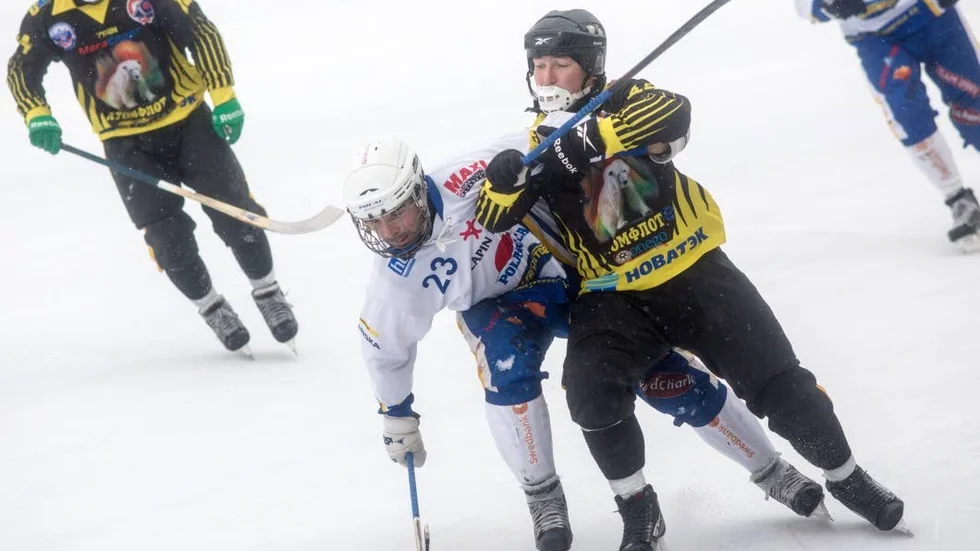 Seger. HT Bandy fick kliva av isen
 som segrare mot Murman Bandy.