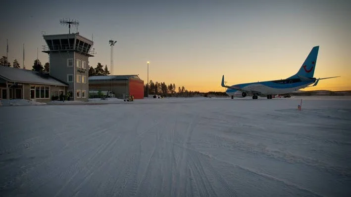 Kommunal. Flygplatsen kommer även framöver att vara i kommunens händer.