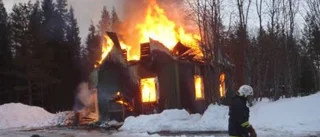Bostadshus totalförstört i brand