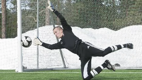Problemlösare. Erik Dock som tidigare vaktat målet i Kvibille BK erbjöd sina målvaktstjänster åt IFK Arvidsjaur när han fick anställning hos Arméns jägarbataljon.