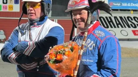 Torbjörn Jansson vann karriärens tredje Björnspjut på Peabtravet i går. Han körde hem sitt första redan som 27-åring. Idag är Jansson 58 år. Tvåan Thomas Uhrberg (till vänster) besökte Peabtravet för första gången.