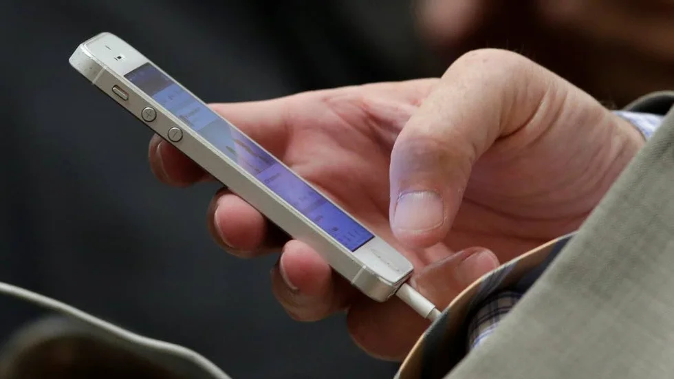 Varning. Banditerna låser telefonerna och påstår att innehavaren porrsurfat olagligt och måste betala för att få telefonen upplåst.