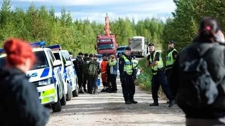 ANSTRÄNGANDE. Polisen vill inte kommentera enskilda händelser i Kallak men menar att situationen är ansträngande både för polis och aktivister.