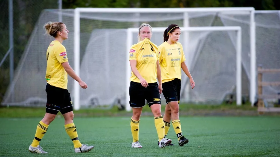 Johanna Lindbäck, Notvikens IK till höger i bild.
