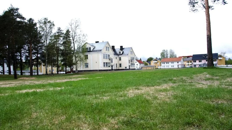 Gott om plats. Förskolan som ligger "bakom kameran" på tomten blir kvar. Som synes finns det dock gott om plats, särskilt när skolan i bakgrunden rivits.