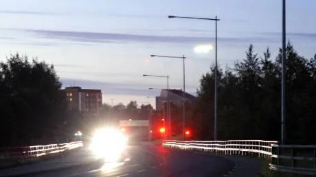 Mörk väg hem. Det blev en mörk vandring hem för de flesta. Utanför centrum var alla gatlysen släckta som här på Malmudden. Det skapade en stor otrygghet för de gående.Foto: Josefin Wiklund