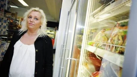 DYRARE MED MJÖLK. Maria Nilsson från Luleå säger att en del matvaror blivit dyrare, som mjölk och kött. "Men tyvärr så går det inte att göra så mycket åt det, mat måste man ju ha" säger hon.