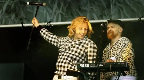 Martin Rolinski och Alexander Bard. Den sistnämnda har skapat hits för åtskilliga svenska artister i över 20 år. Trots att BWO har åtskilliga radio- och singelhits uteblir det totala engagemanget, skriver PT:s recensent.